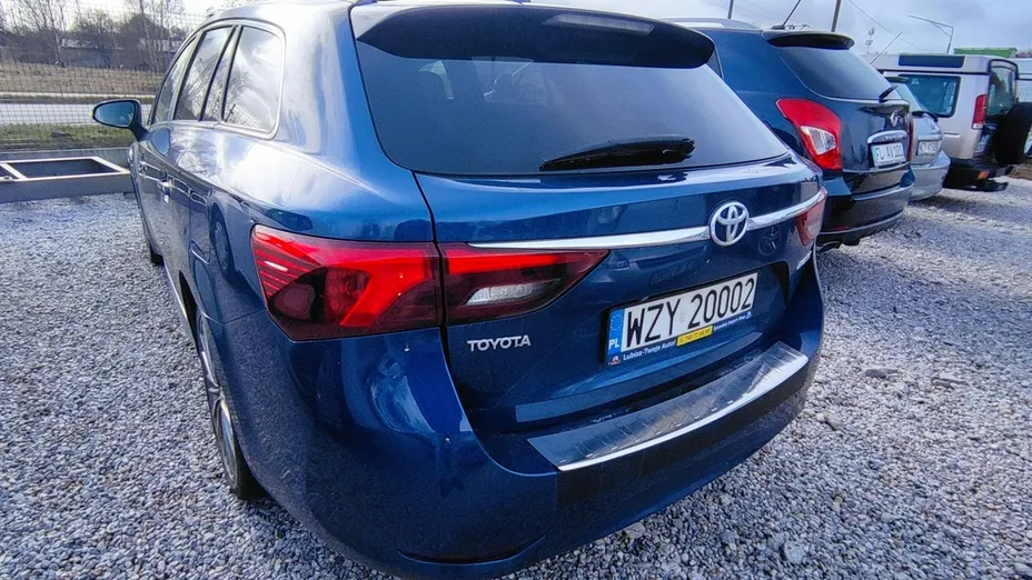 TOYOTA Avensis -