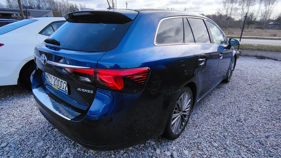 TOYOTA Avensis -