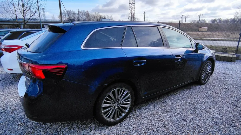 TOYOTA Avensis -