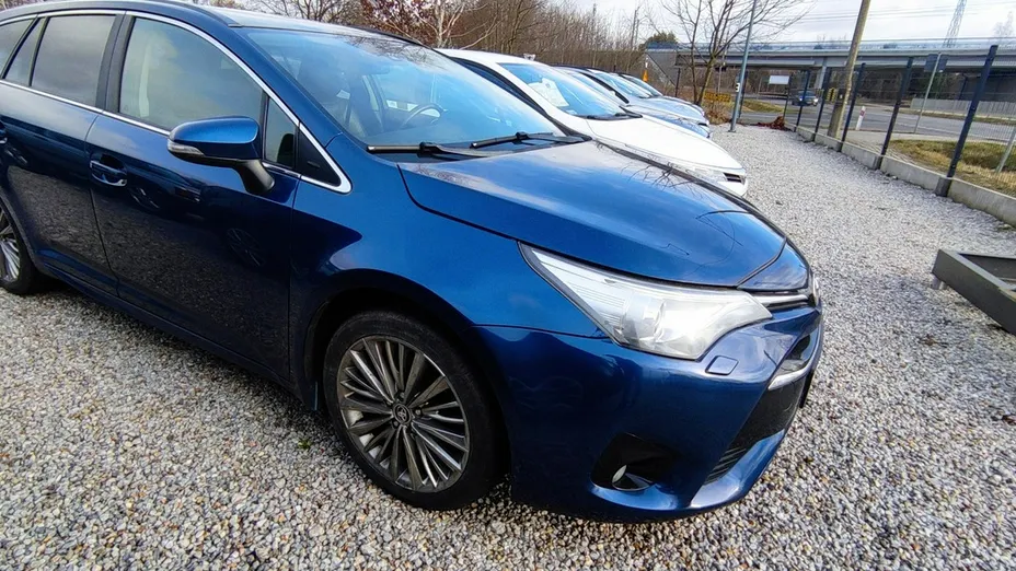 TOYOTA Avensis -