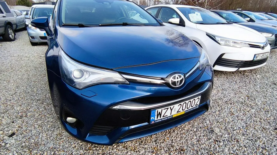 TOYOTA Avensis -
