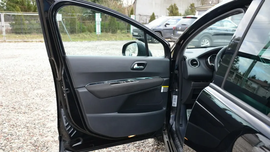 PEUGEOT 3008 -