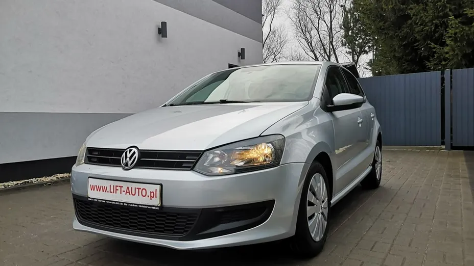 VOLKSWAGEN Polo -