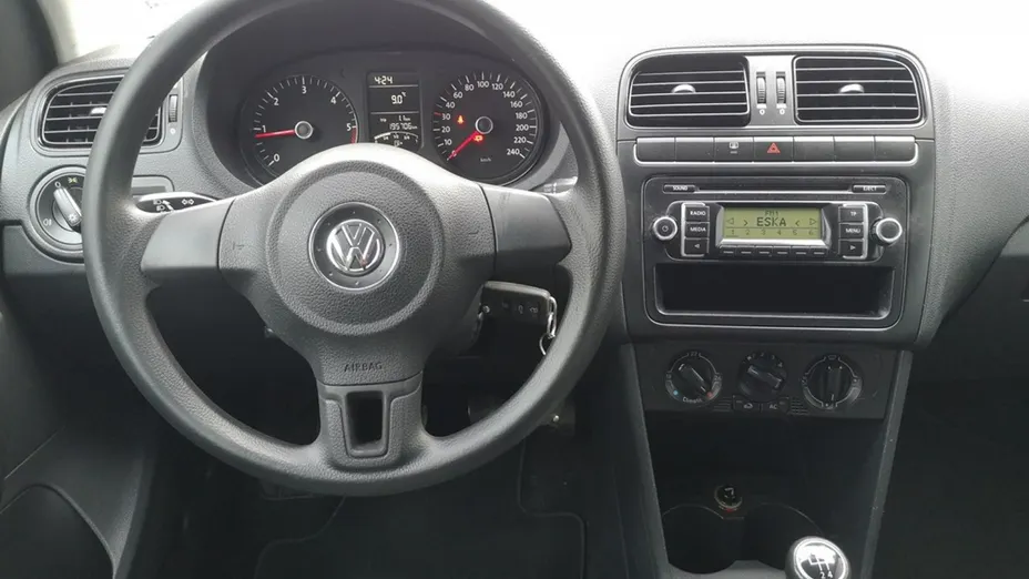 VOLKSWAGEN Polo -