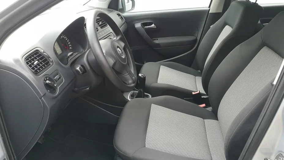 VOLKSWAGEN Polo -