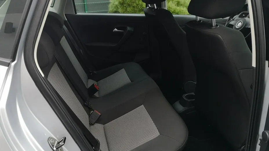 VOLKSWAGEN Polo -