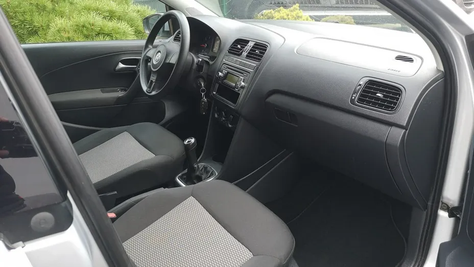 VOLKSWAGEN Polo -