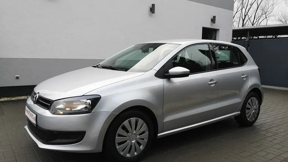 VOLKSWAGEN Polo -