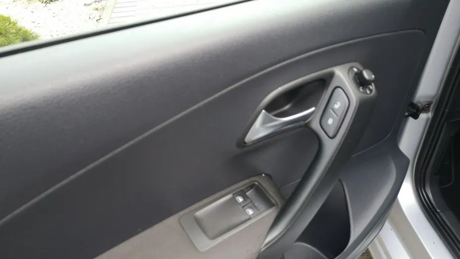 VOLKSWAGEN Polo -