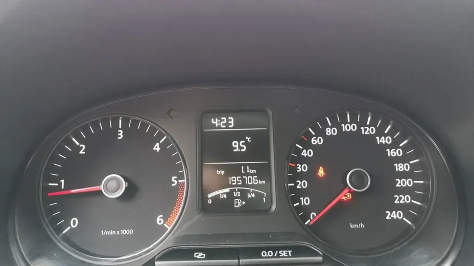 VOLKSWAGEN Polo -