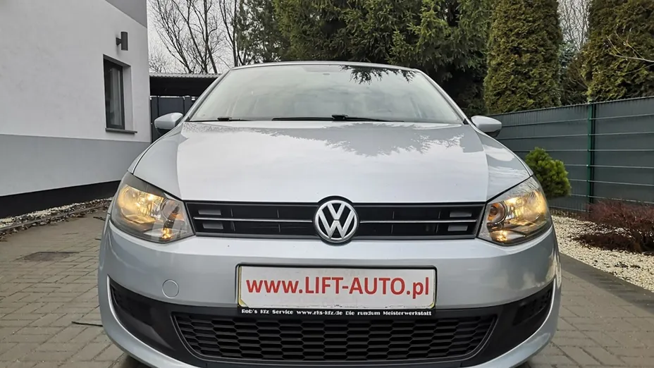 VOLKSWAGEN Polo -