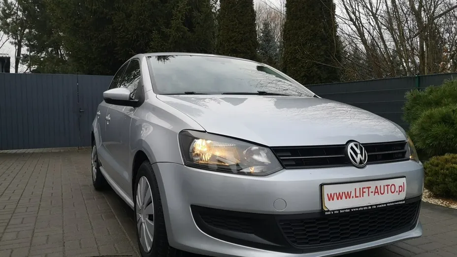 VOLKSWAGEN Polo -