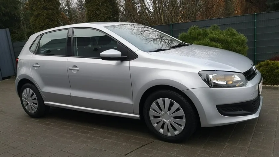 VOLKSWAGEN Polo -
