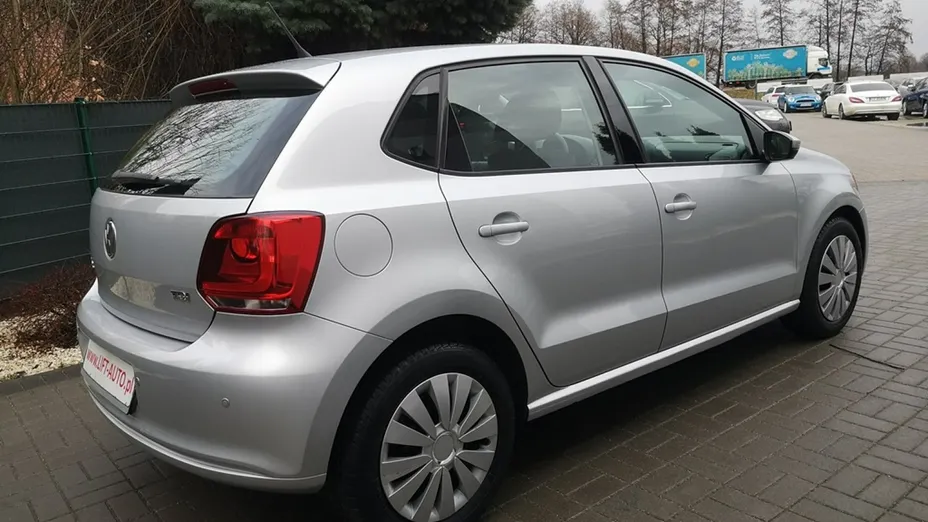 VOLKSWAGEN Polo -