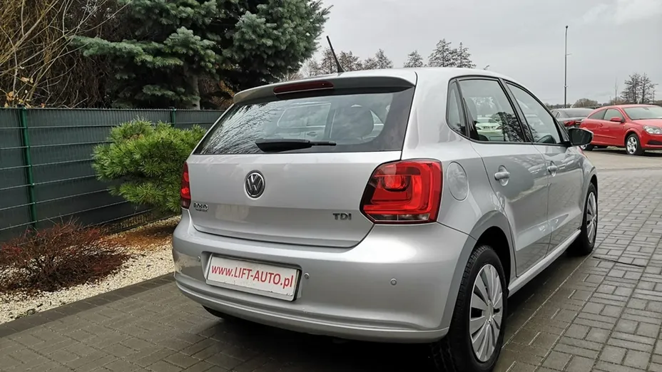 VOLKSWAGEN Polo -