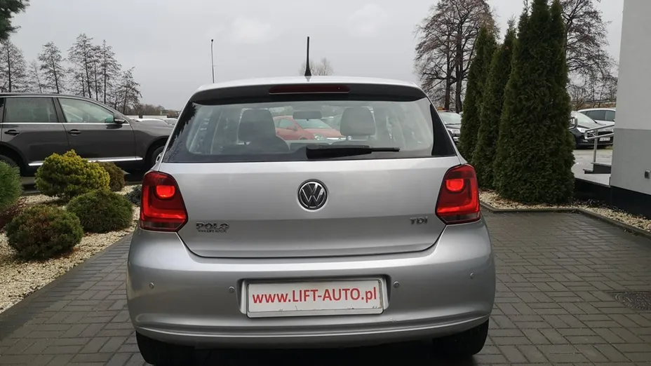 VOLKSWAGEN Polo -
