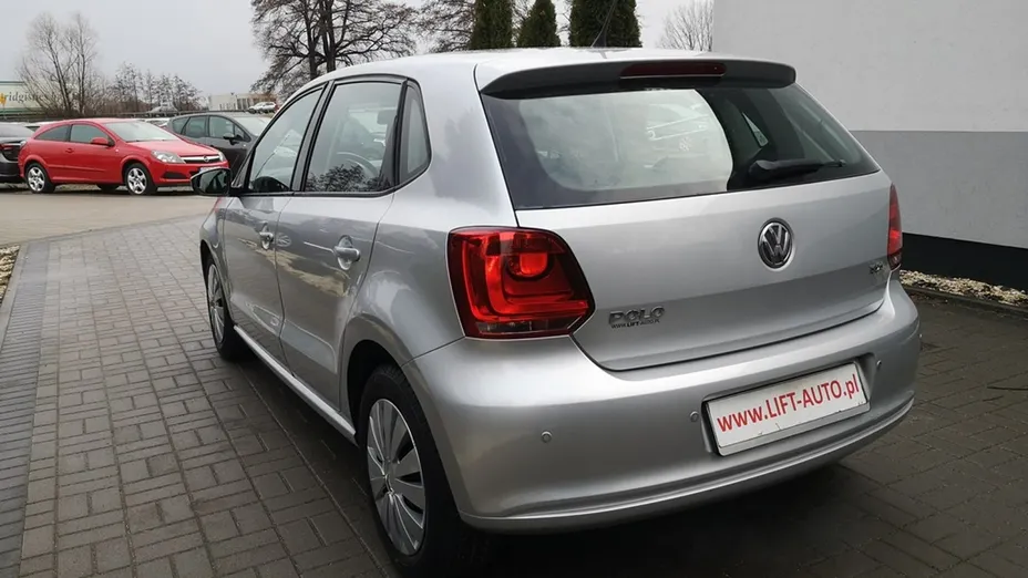VOLKSWAGEN Polo -