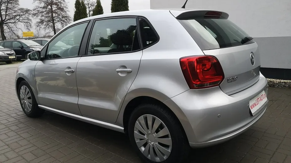 VOLKSWAGEN Polo -