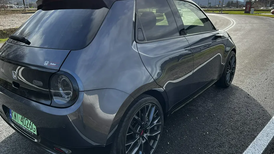 HONDA e -