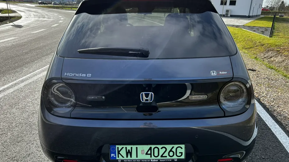 HONDA e -