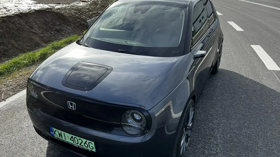 HONDA e -