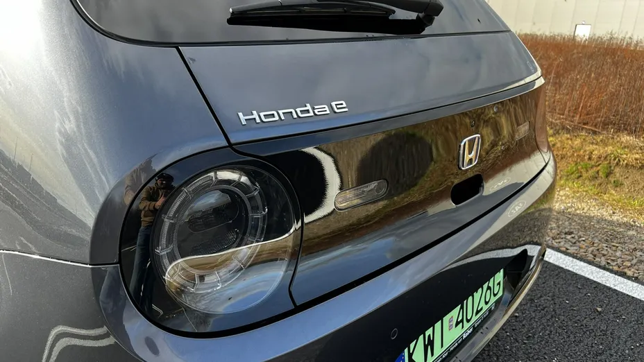 HONDA e -