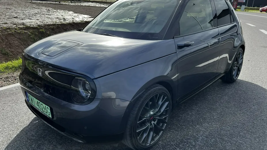 HONDA e -