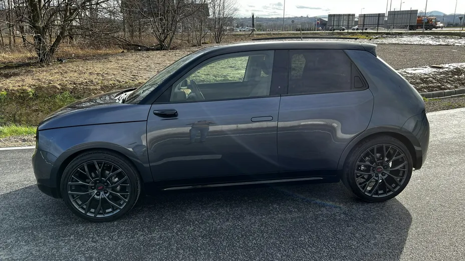 HONDA e -