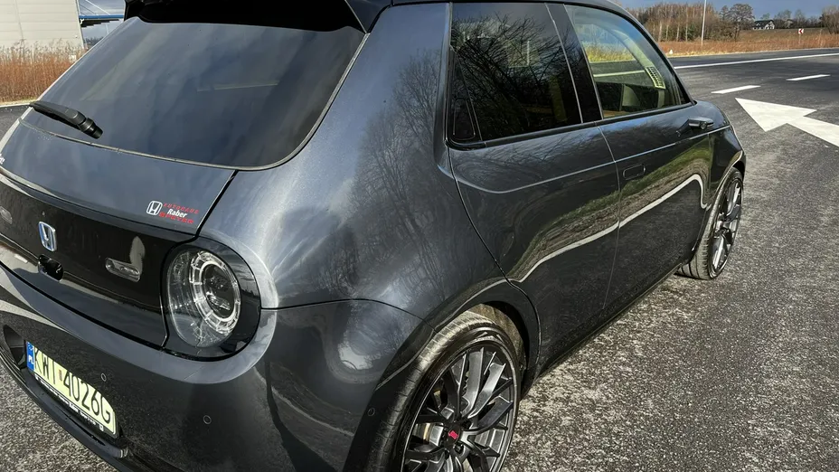 HONDA e -
