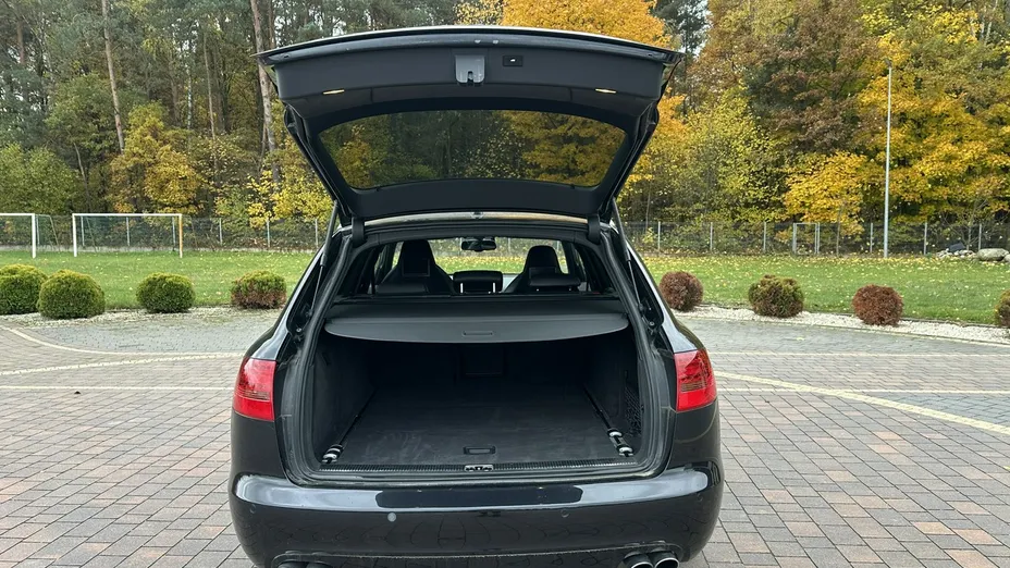 AUDI S6 Avant -