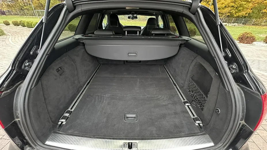 AUDI S6 Avant -