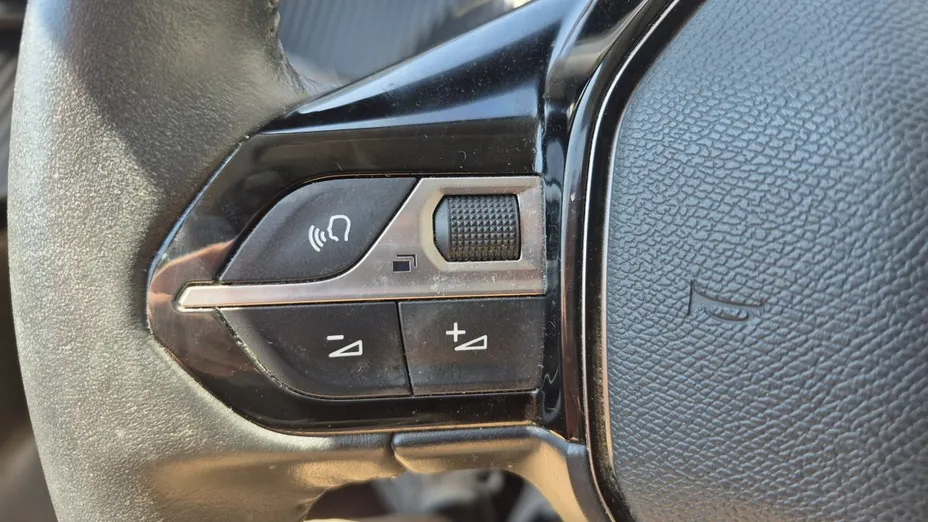 PEUGEOT 2008 -