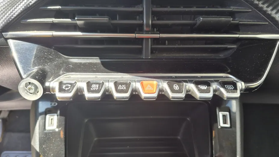 PEUGEOT 2008 -