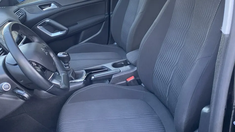 PEUGEOT 308 -