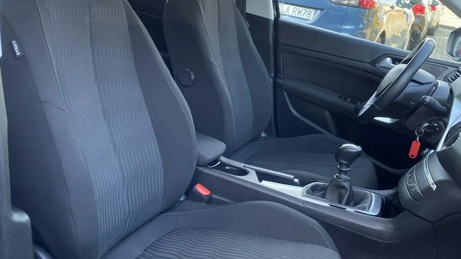 PEUGEOT 308 -
