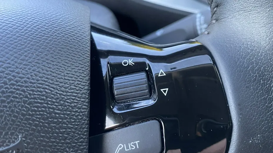 PEUGEOT 308 -