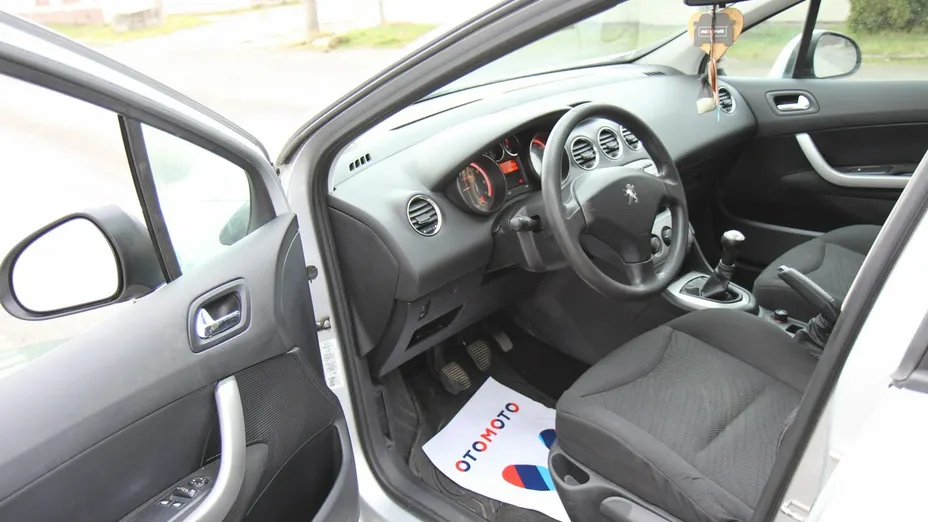 PEUGEOT 308 -