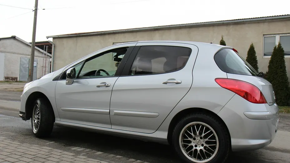 PEUGEOT 308 -