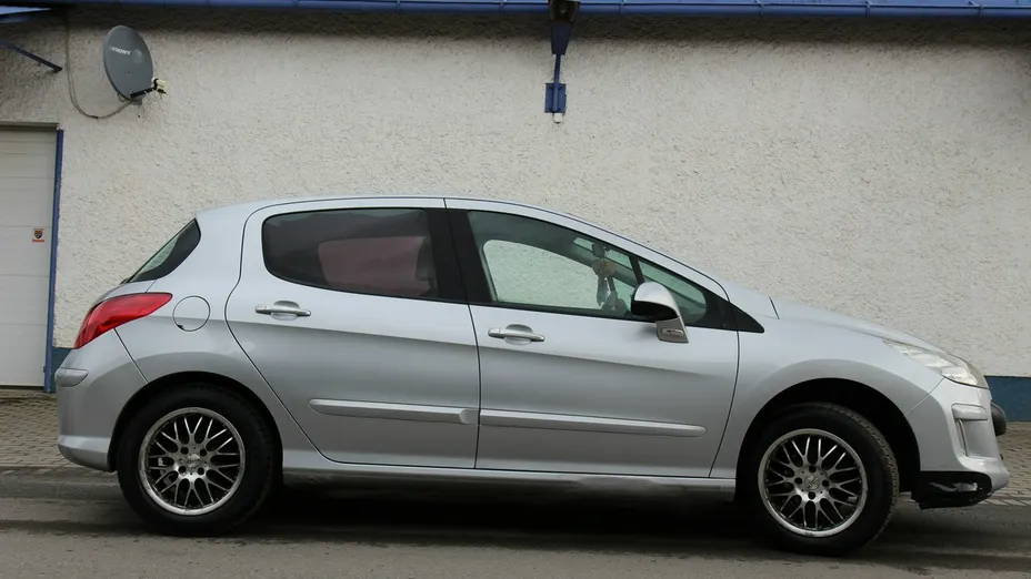 PEUGEOT 308 -