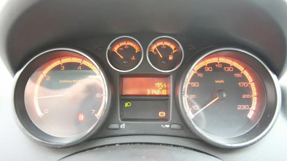 PEUGEOT 308 -