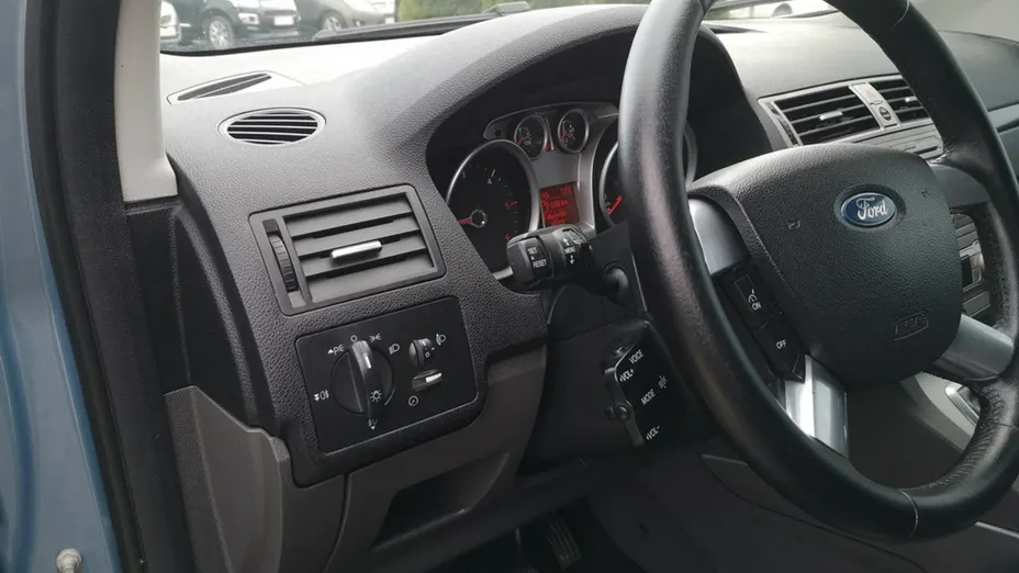 FORD Kuga -