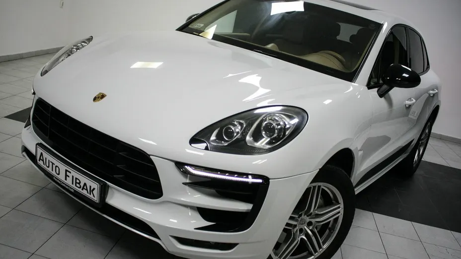 PORSCHE Macan -
