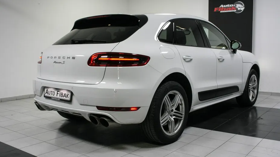 PORSCHE Macan -