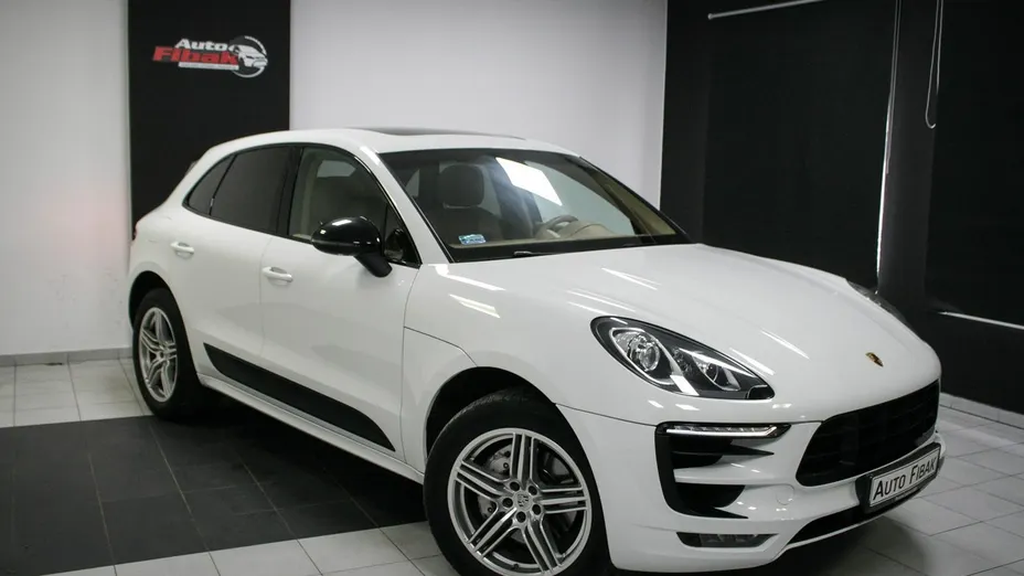 PORSCHE Macan -