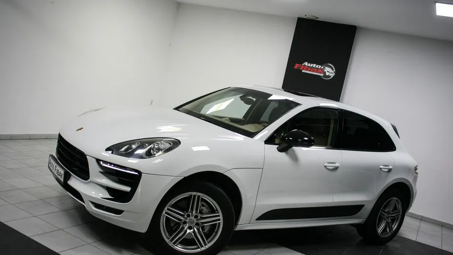 PORSCHE Macan -
