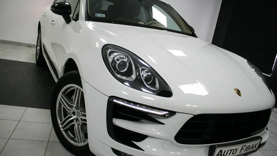 PORSCHE Macan -