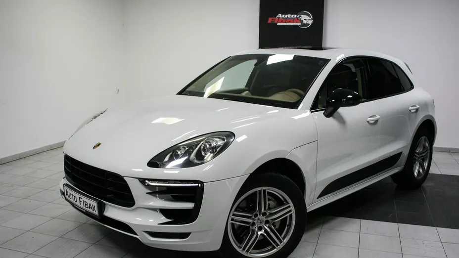 PORSCHE Macan -