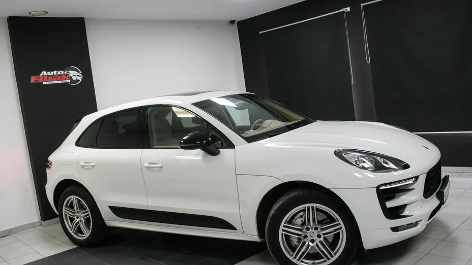 PORSCHE Macan -