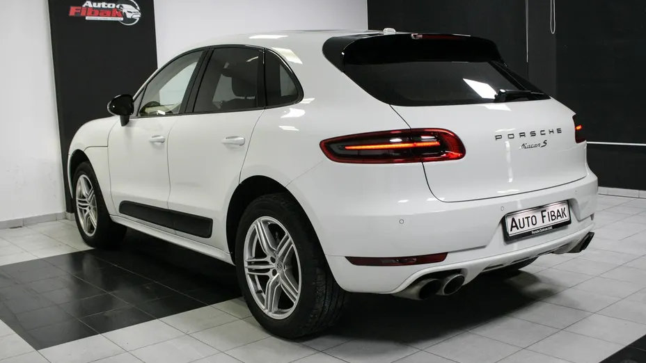 PORSCHE Macan -