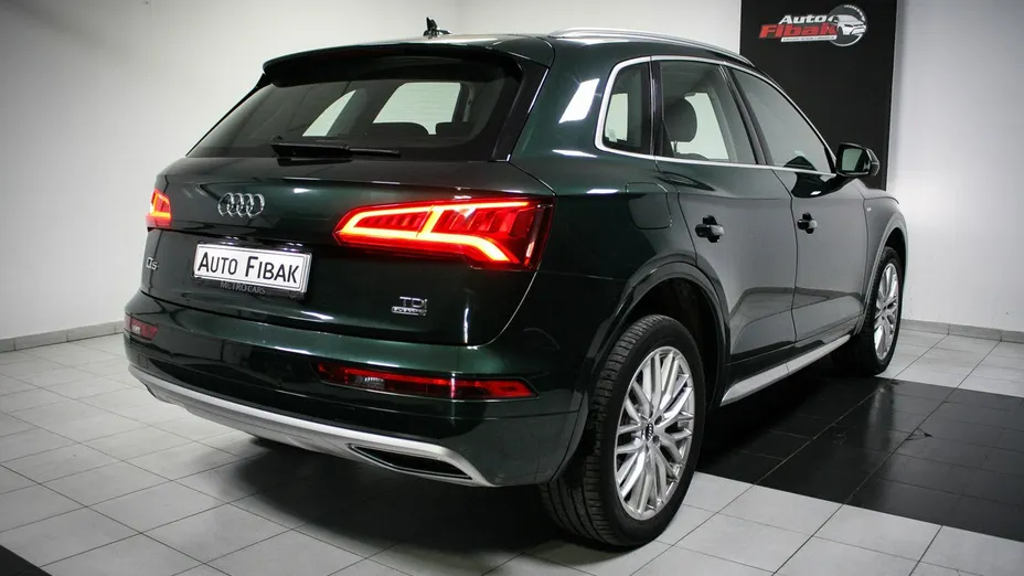 AUDI Q5 -